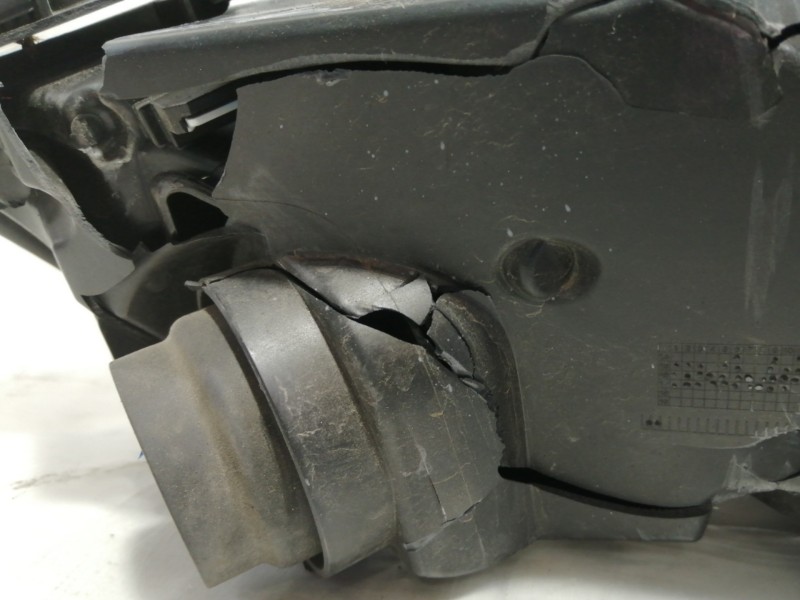 Recambio de faro derecho para audi a4 avant (8w5) básico referencia OEM IAM 8W0941006XENON 030129627200 668AH521S VER COMENTARIO