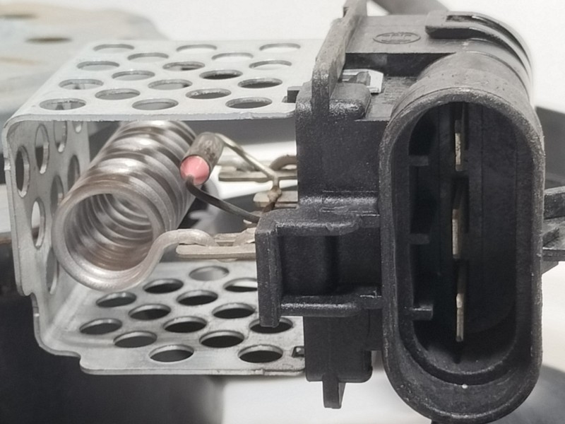 Recambio de electroventilador para opel astra g berlina edition referencia OEM IAM 0130303248  