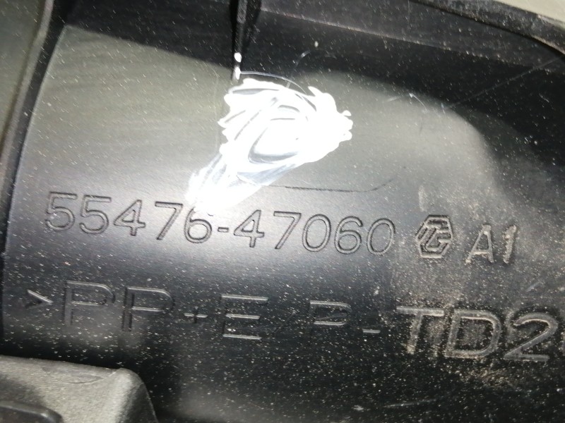 Recambio de rejilla aireadora para toyota prius (zvw50) basis referencia OEM IAM 5547647060  