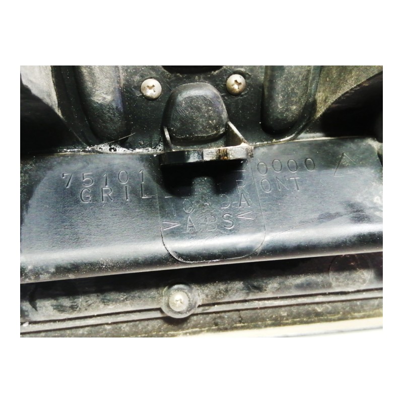 Recambio de rejilla delantera para honda cr-v (rd1/3) 2.0 16v cat referencia OEM IAM 751010000  