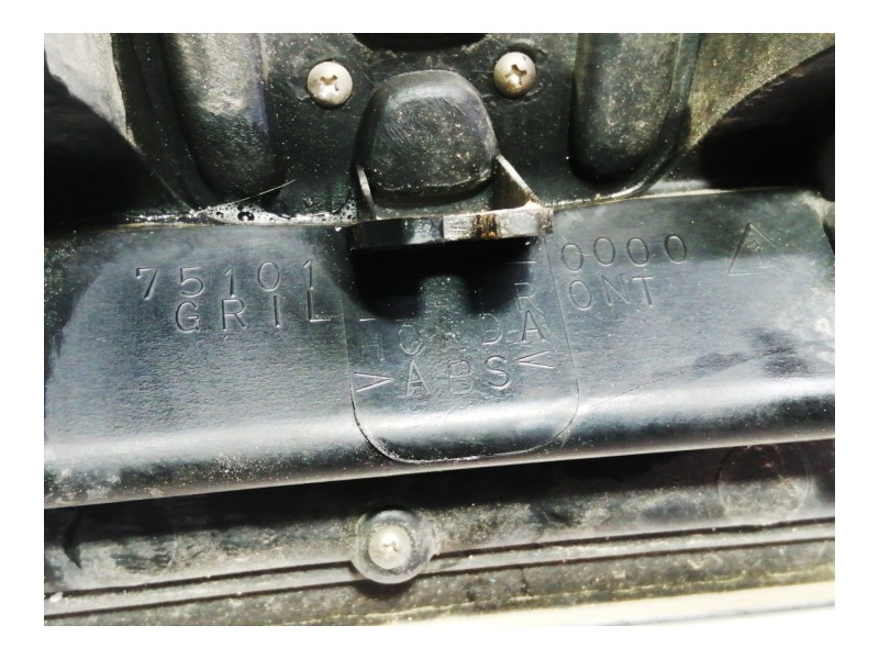 Recambio de rejilla delantera para honda cr-v (rd1/3) 2.0 16v cat referencia OEM IAM 751010000  