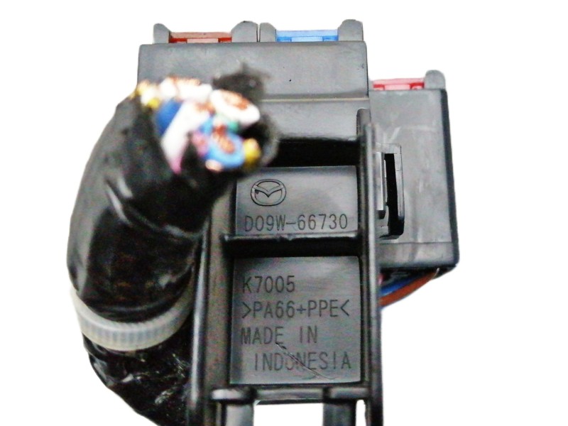 Recambio de caja reles / fusibles para mazda cx-3 evolution referencia OEM IAM D09W66730  