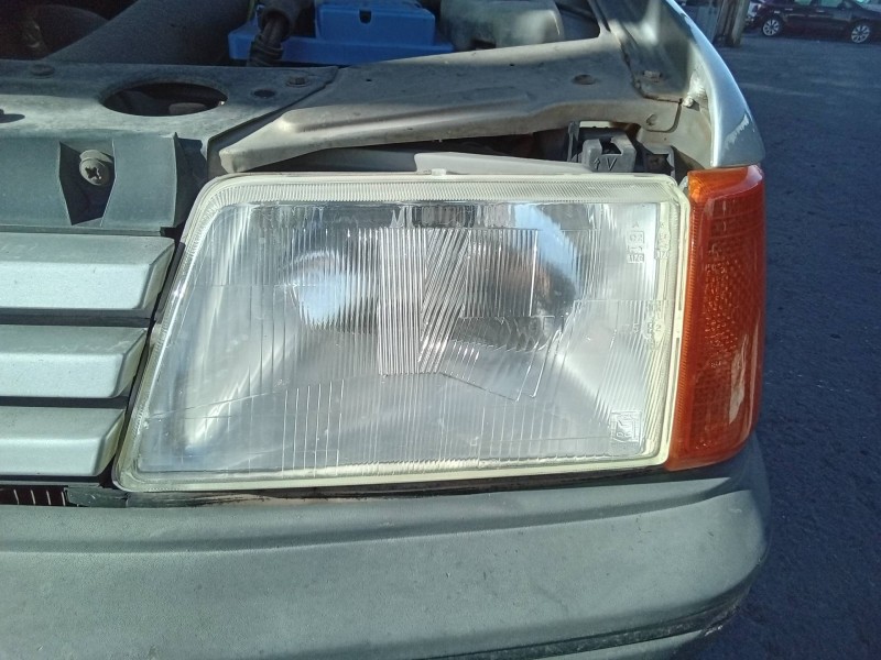 Recambio de faro izquierdo para peugeot 205 berlina referencia OEM IAM   