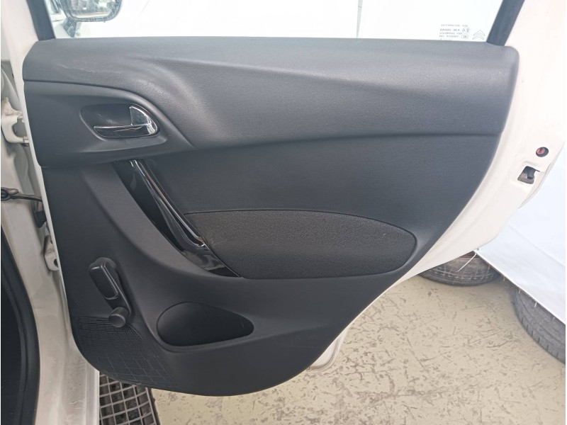 Recambio de guarnecido puerta trasera derecha para citroën c3 selection referencia OEM IAM   