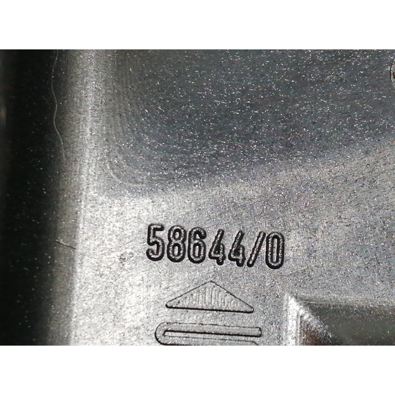 Recambio de caja reles / fusibles para volkswagen passat berlina (3c2) highline referencia OEM IAM 586440  INTERIOR IZQ