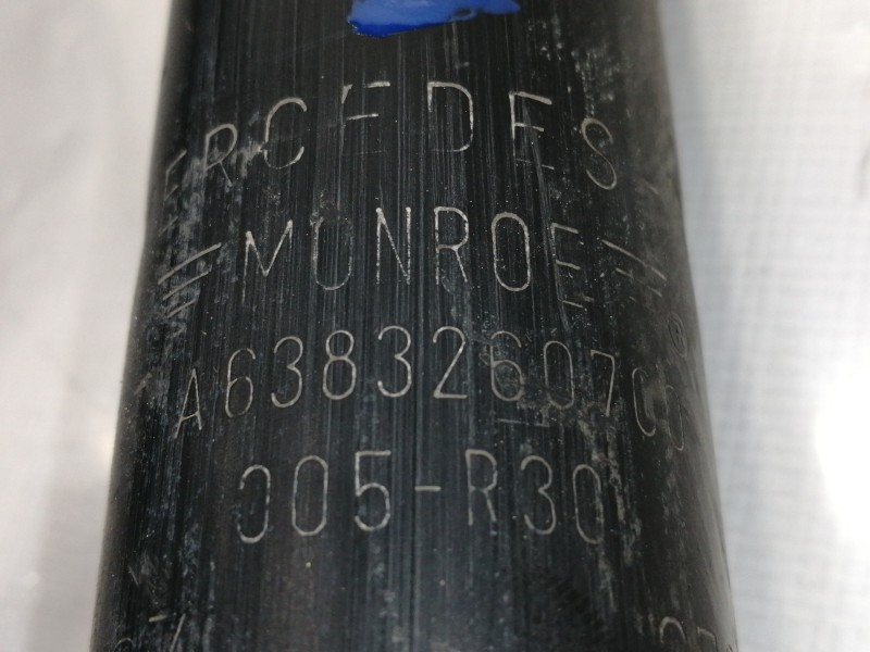 Recambio de amortiguador trasero izquierdo para mercedes-benz vito (w638) combi referencia OEM IAM A6383260700  