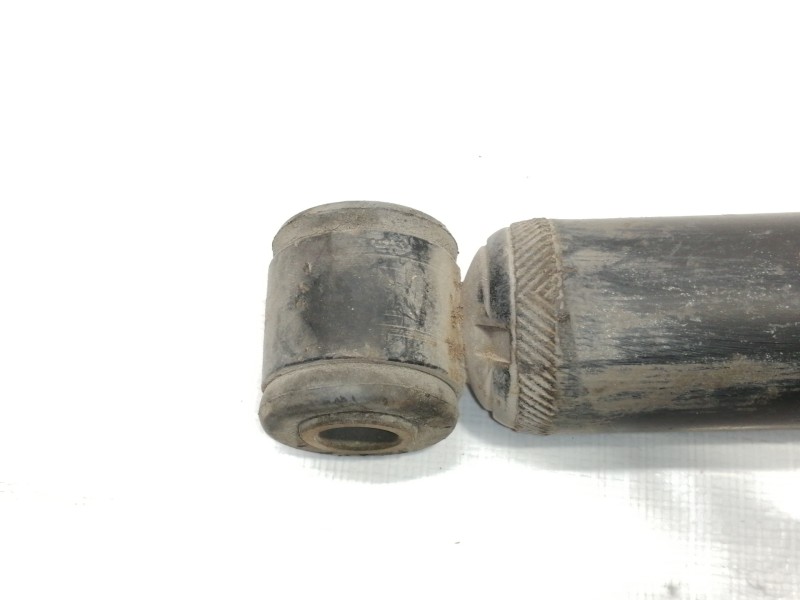 Recambio de amortiguador trasero izquierdo para mercedes-benz vito (w638) combi referencia OEM IAM A6383260700  