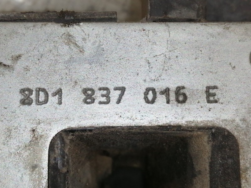 Recambio de cerradura puerta delantera derecha para audi s4 avant (b5) s4 referencia OEM IAM 8D1837016E  