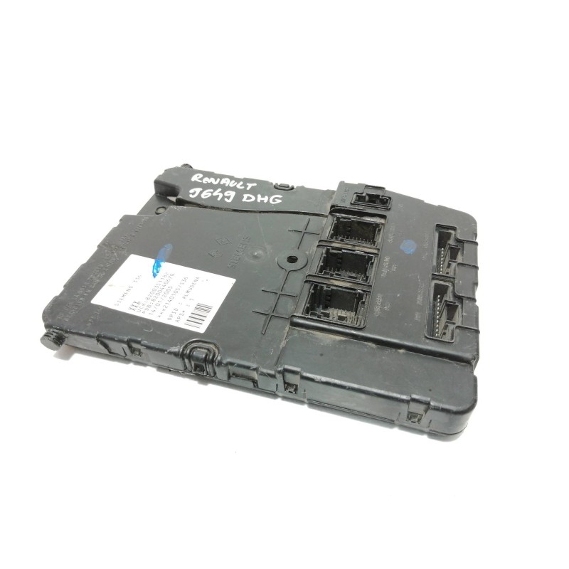 Recambio de caja reles / fusibles para renault megane ii familiar 1.9 dci diesel referencia OEM IAM 8200351182  