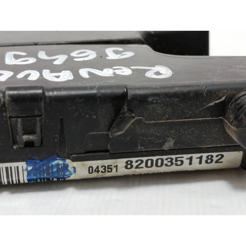 Recambio de caja reles / fusibles para renault megane ii familiar 1.9 dci diesel referencia OEM IAM 8200351182  