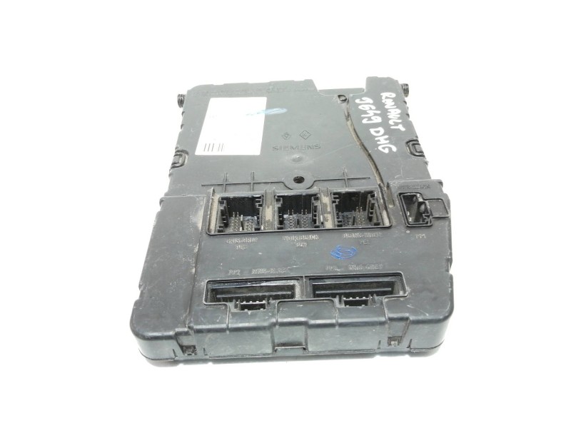 Recambio de caja reles / fusibles para renault megane ii familiar 1.9 dci diesel referencia OEM IAM 8200351182  