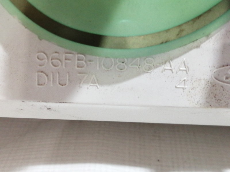 Recambio de cuadro instrumentos para ford fiesta berlina básico referencia OEM IAM 96FB10838AA  