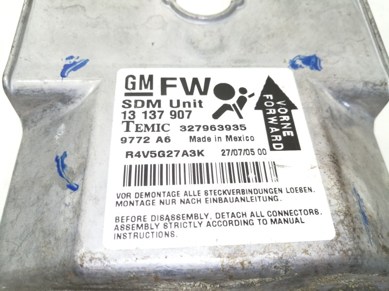 Recambio de centralita airbag para opel zafira b referencia OEM IAM 13137907  