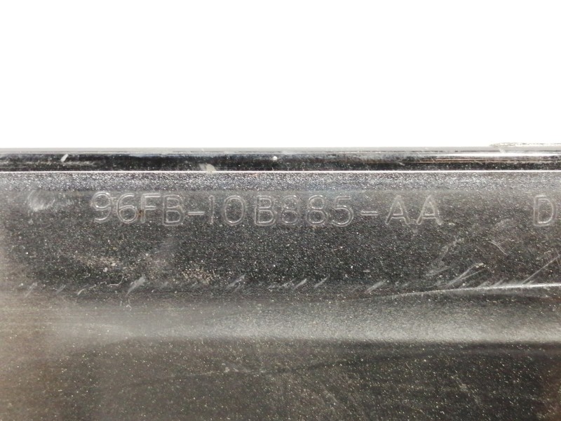 Recambio de cuadro instrumentos para ford fiesta berlina quarz referencia OEM IAM 96FB10B885AA  