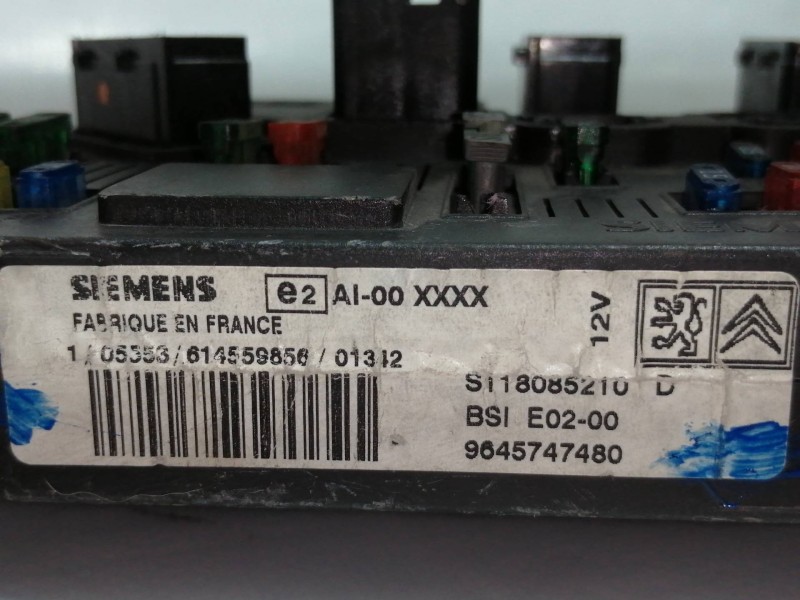 Recambio de caja reles / fusibles para peugeot 206 berlina xs referencia OEM IAM 9645747480  