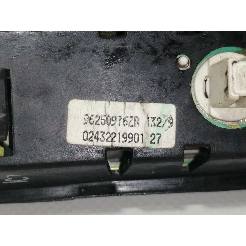 Recambio de pantalla multifuncion para peugeot 206 berlina xr referencia OEM IAM 96250976ZR  