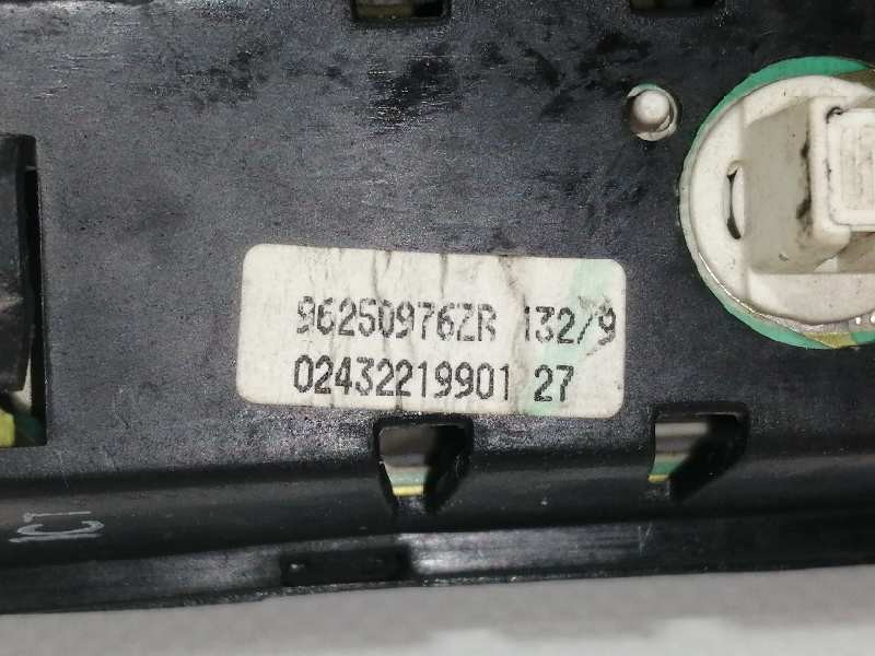 Recambio de pantalla multifuncion para peugeot 206 berlina xr referencia OEM IAM 96250976ZR  