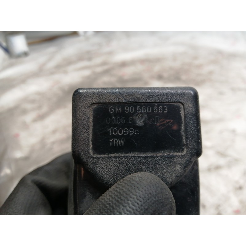 Recambio de enganche cinturon trasero derecho para opel astra g cabrio referencia OEM IAM GM90560663  