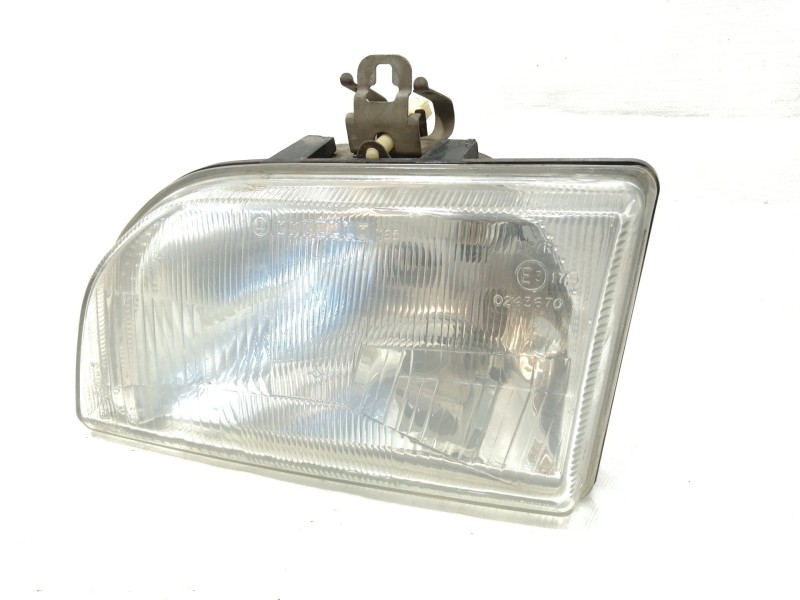 Recambio de faro izquierdo para ford fiesta berlina ghia referencia OEM IAM 90053687  