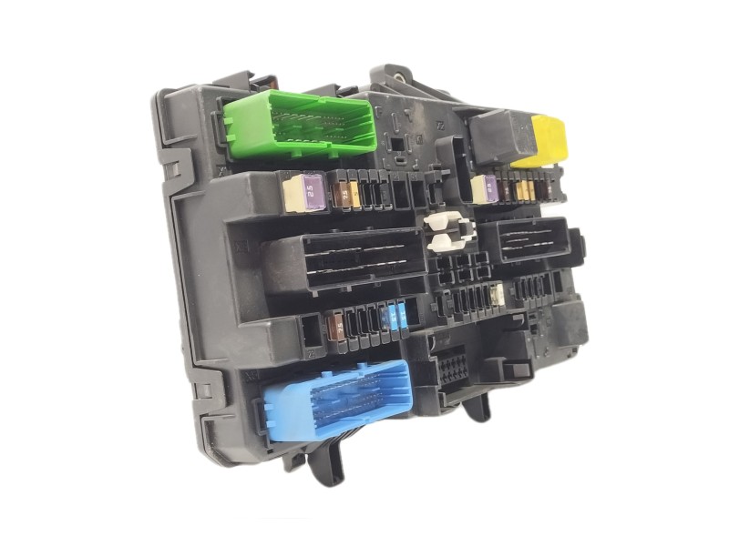 Recambio de caja reles / fusibles para opel astra gtc cosmo referencia OEM IAM 13222173  