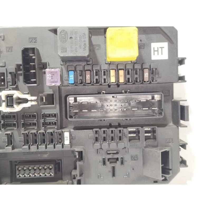 Recambio de caja reles / fusibles para opel astra gtc cosmo referencia OEM IAM 13222173  