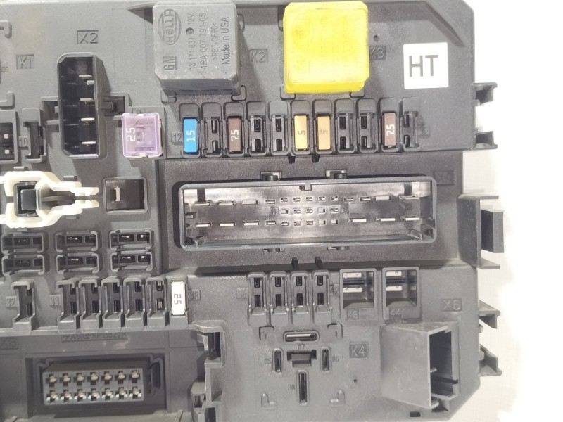 Recambio de caja reles / fusibles para opel astra gtc cosmo referencia OEM IAM 13222173  