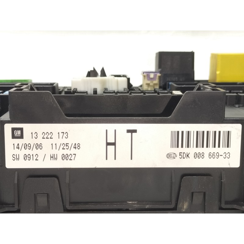 Recambio de caja reles / fusibles para opel astra gtc cosmo referencia OEM IAM 13222173  