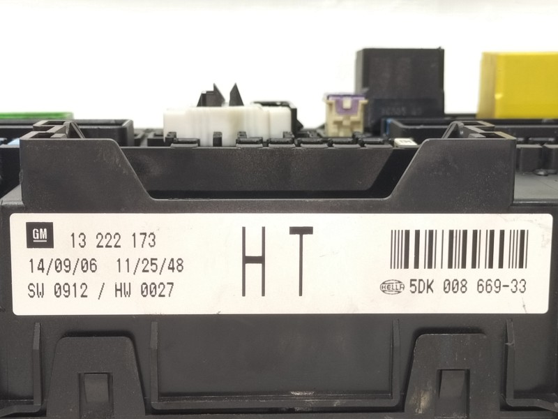 Recambio de caja reles / fusibles para opel astra gtc cosmo referencia OEM IAM 13222173  