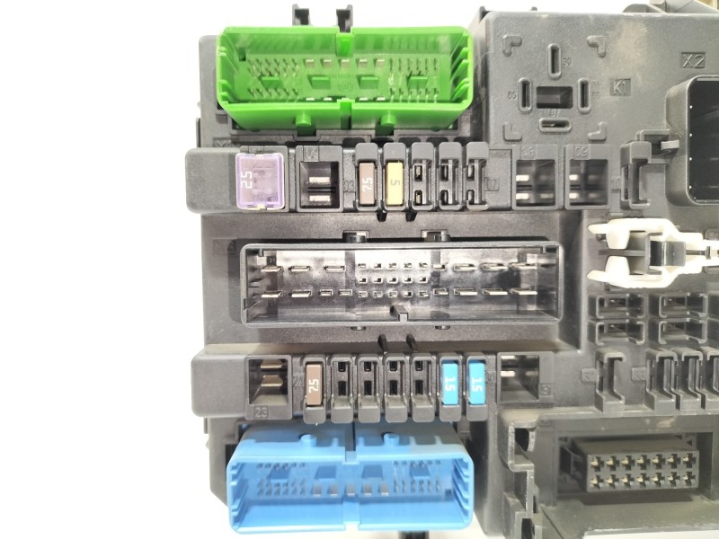 Recambio de caja reles / fusibles para opel astra gtc cosmo referencia OEM IAM 13222173  