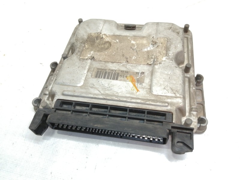 Recambio de centralita motor uce para peugeot 206 berlina xt referencia OEM IAM 0281010250  