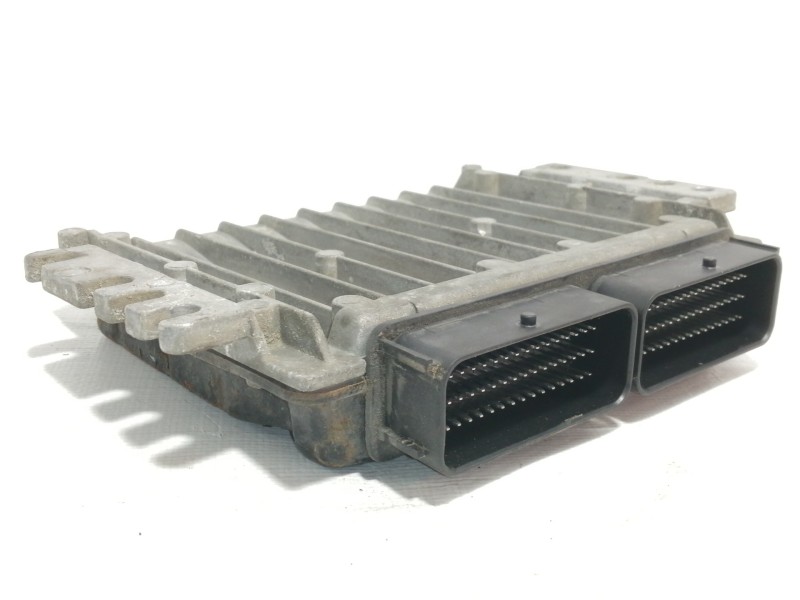 Recambio de centralita motor uce para renault megane i fase 2 berlina (ba0) 1.6 16v privilege (ba01/04/11) referencia OEM IAM 82