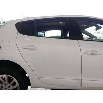 PUERTA TRASERA DERECHA 821006386R 