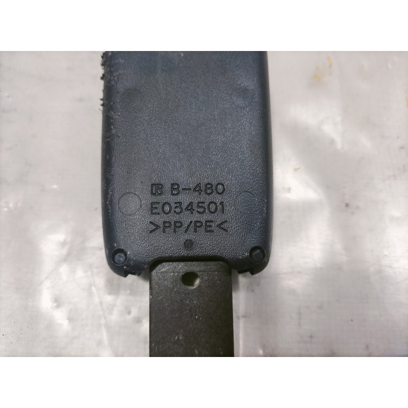 Recambio de enganche cinturon delantero derecho para suzuki ignis rm (mh) básico referencia OEM IAM E034501 B480 