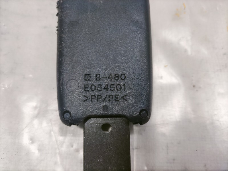 Recambio de enganche cinturon delantero derecho para suzuki ignis rm (mh) básico referencia OEM IAM E034501 B480 