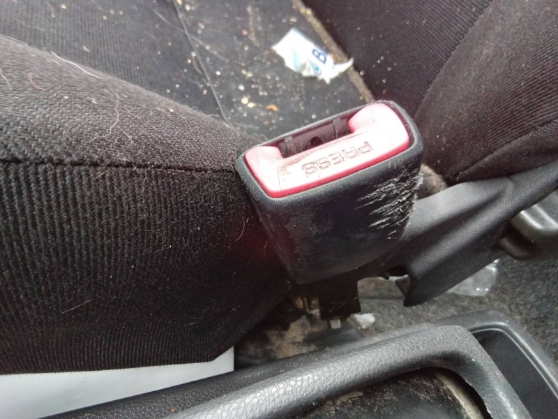 Recambio de enganche cinturon delantero derecho para suzuki ignis rm (mh) básico referencia OEM IAM E034501 B480 