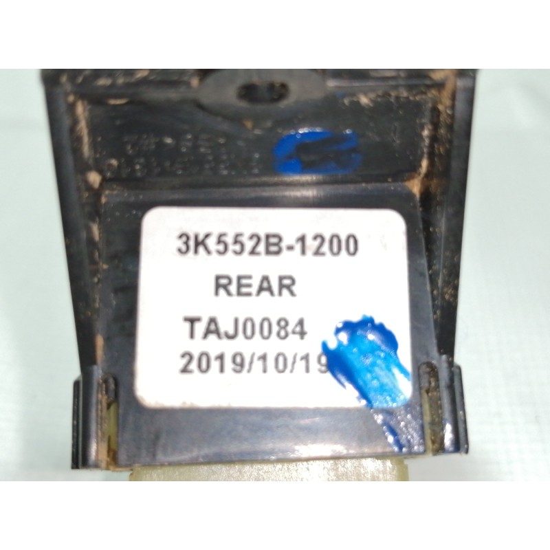 Recambio de mando elevalunas trasero derecho para hyundai kona sle 2wd referencia OEM IAM 3K552B1200  