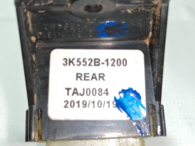 Recambio de mando elevalunas trasero derecho para hyundai kona sle 2wd referencia OEM IAM 3K552B1200  