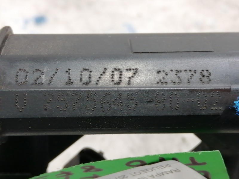 Recambio de rampa inyectora para peugeot 207 xs referencia OEM IAM V75756458002  