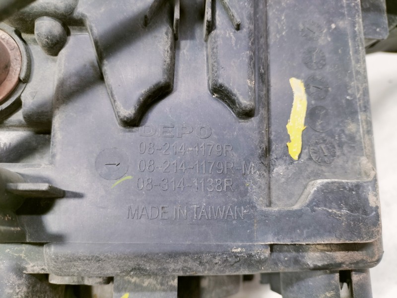 Recambio de faro derecho para mitsubishi outlander (cu0w) 2.0 4wd referencia OEM IAM MN159575 PARA PULIR 082141179R 082141179RM 