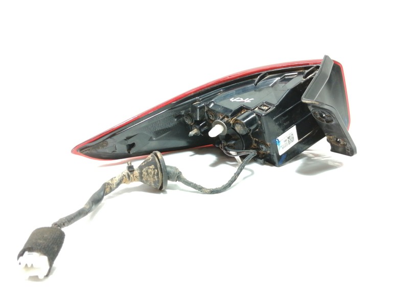 Recambio de piloto trasero derecho para hyundai kona sle 2wd referencia OEM IAM 92402J9000  