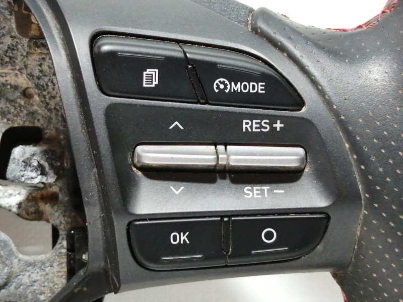 Recambio de volante para hyundai kona sle 2wd referencia OEM IAM 96720J9620TMT  