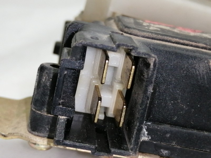 Recambio de cerradura puerta delantera izquierda para hyundai accent (lc) gl 4p referencia OEM IAM 9574825000  