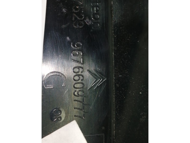 Recambio de rejilla aireadora para citroën c4 lim. collection referencia OEM IAM 9676609777  
