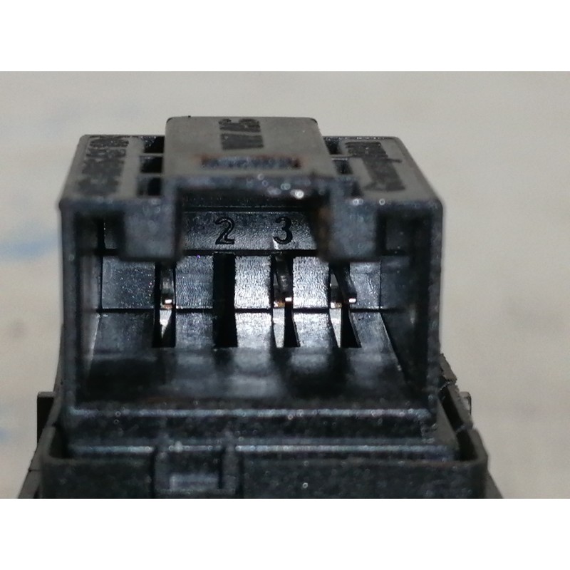 Recambio de mando elevalunas trasero izquierdo para volkswagen golf vii lim. (bq1) advance referencia OEM IAM 5G0868345 5G095985