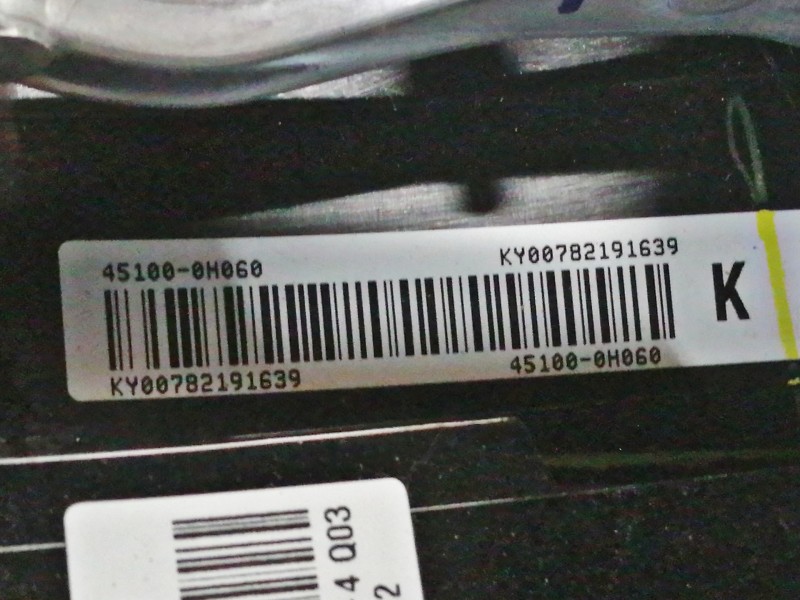 Recambio de volante para citroën c1 airscape shine referencia OEM IAM 451000H060  