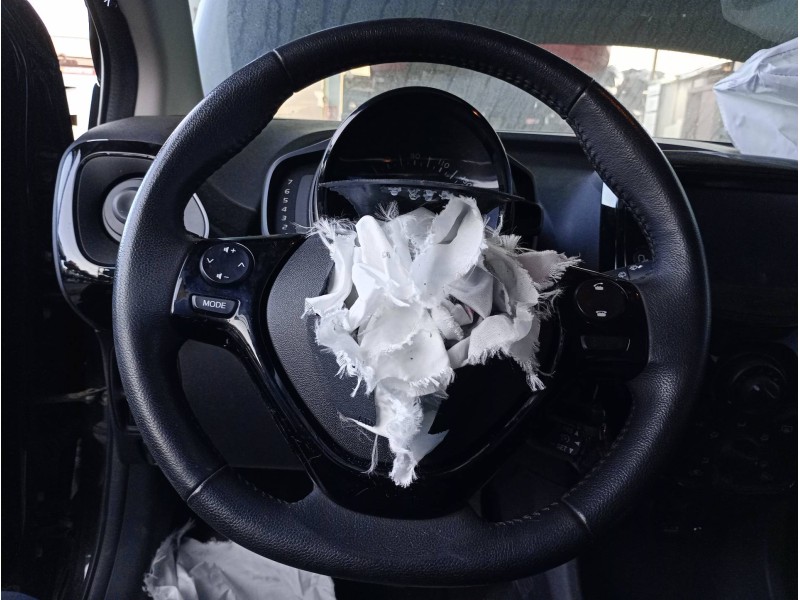 Recambio de volante para citroën c1 airscape shine referencia OEM IAM 451000H060  