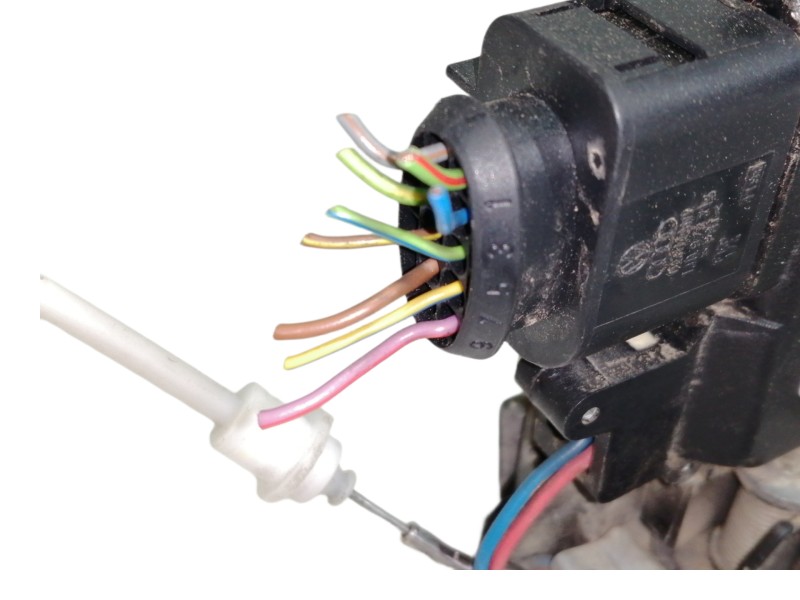 Recambio de cerradura puerta delantera izquierda para audi a6 berlina (4b2) 2.5 tdi referencia OEM IAM 401837015  