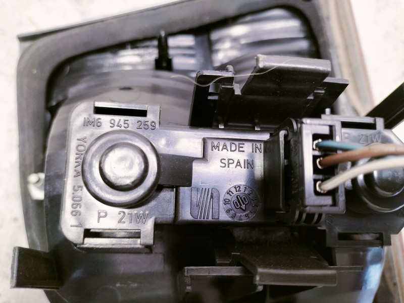 Recambio de piloto trasero derecho interior para seat leon (1m1) signo referencia OEM IAM 1M6945259 37000G 