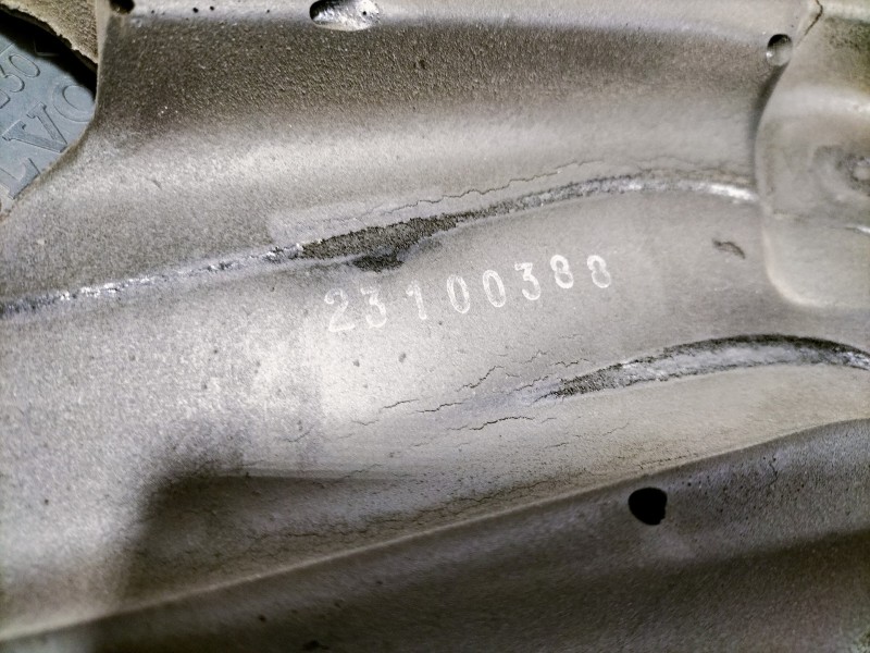 Recambio de tapa motor para volvo s80 berlina d5 referencia OEM IAM 23100388  