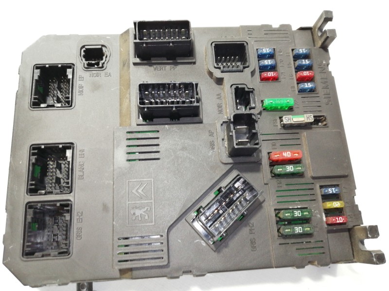 Recambio de caja reles / fusibles para peugeot 206 berlina xs referencia OEM IAM 9645747480  